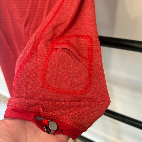 Red Lululemon Women's Short Sleeve Top -4 - Picture 4 of 4